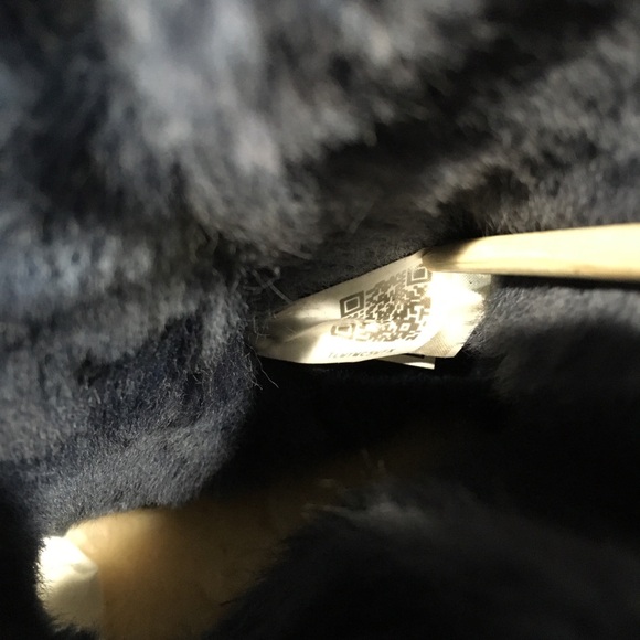 UGG Bailey Button II 1016226 Women’s Boots -Navy Sheepskin -US 5 -NEW - Picture 7 of 8